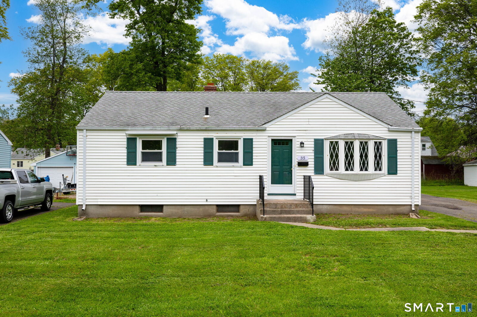 Property Photo:  35 Greenfield Street  CT 06109 