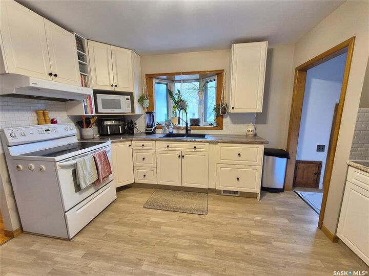 Property Photo: 451 Woodlawn Crescent SK S4H 0X5