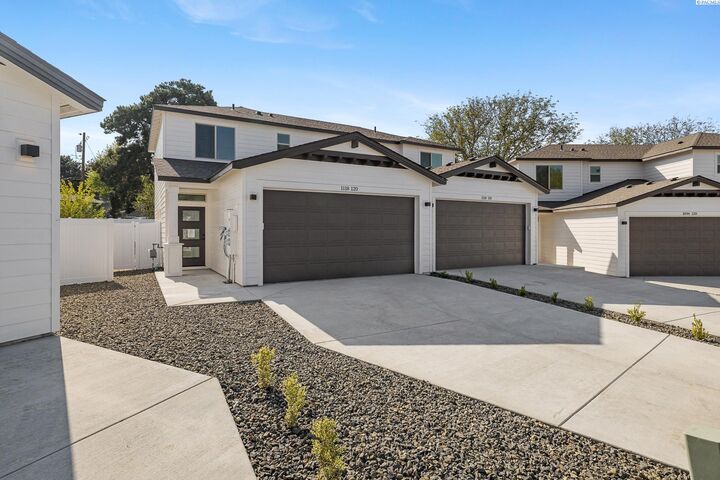 Property Photo:  1118 S Underwood Pl  WA 99337 