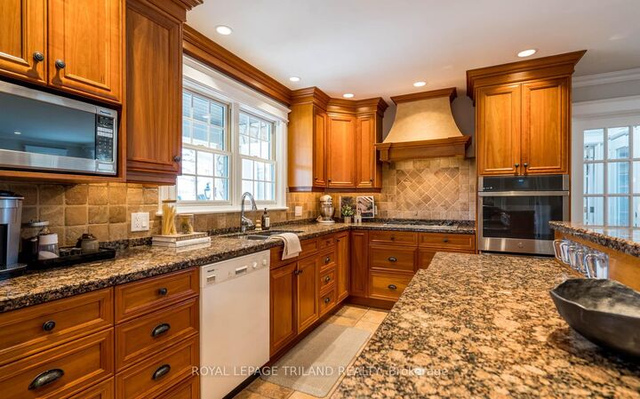Property Photo: 2416 Sunningdale Road W ON N6H 5L2