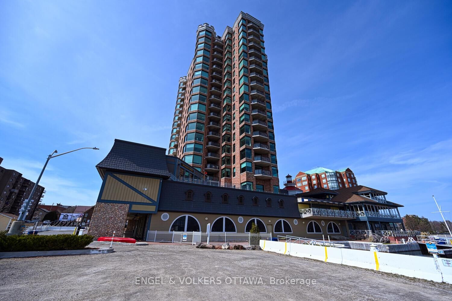 Property Photo: 15 St Andrew Street 1504 ON K6V 0B8