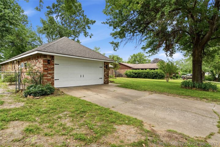 Property Photo:  320 S Meigs Street  OK 74434 