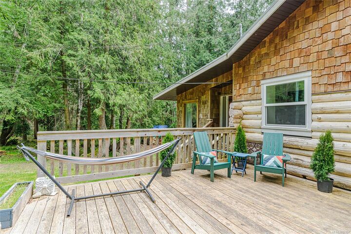 Property Photo: 161 Holmes Rd BC V8K 1T6
