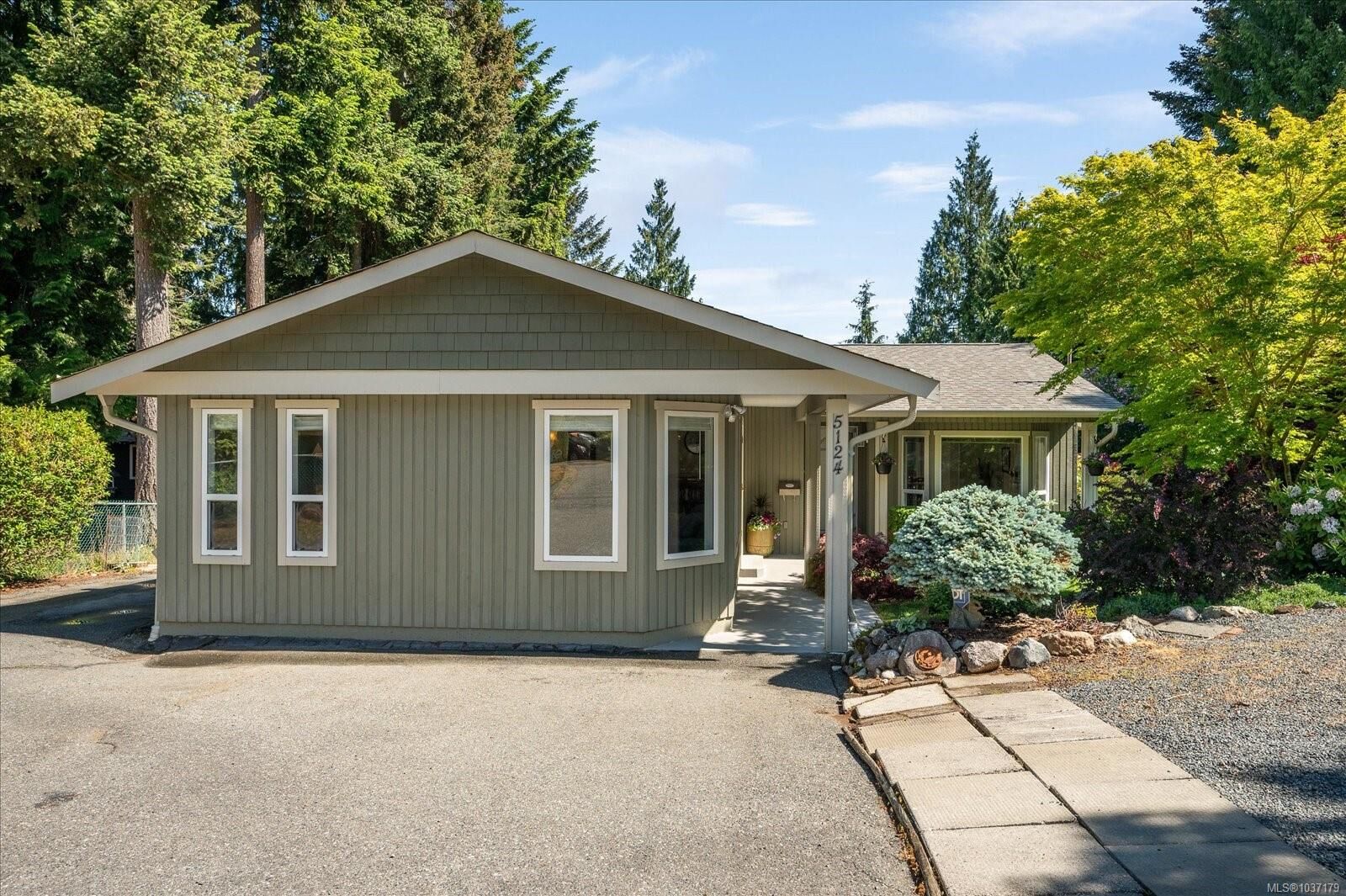 Property Photo:  5124 Hammond Bay Rd  BC V9T 5B5 