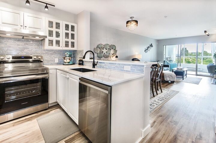 Property Photo: 155 E 3rd Street 305 BC V7L 1E5