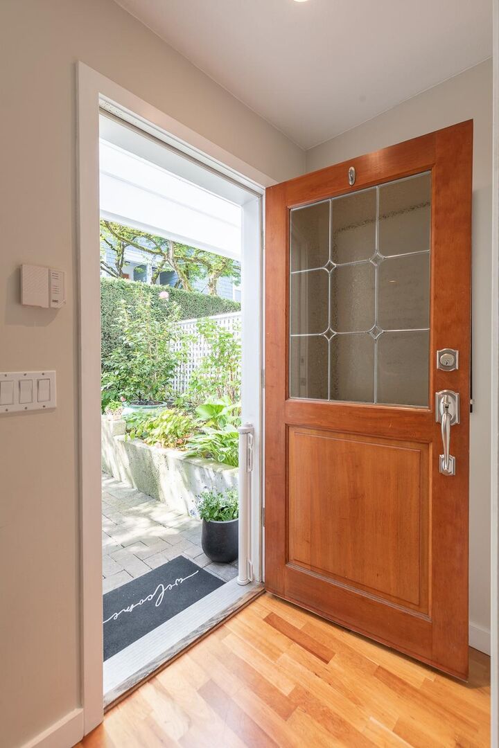 Property Photo: 675 W 7th Avenue 106 BC V5Z 1B6