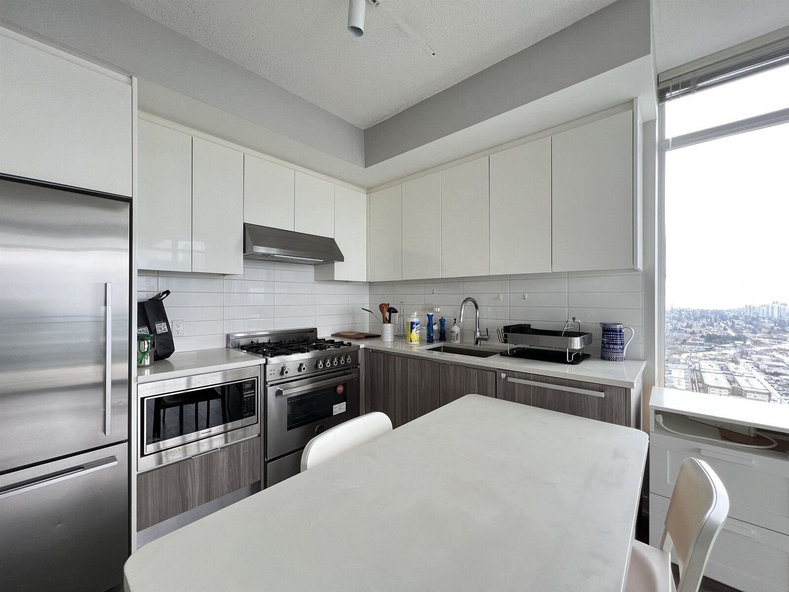 Property Photo:  4900 Lennox Lane 4007  BC V5H 0G9 