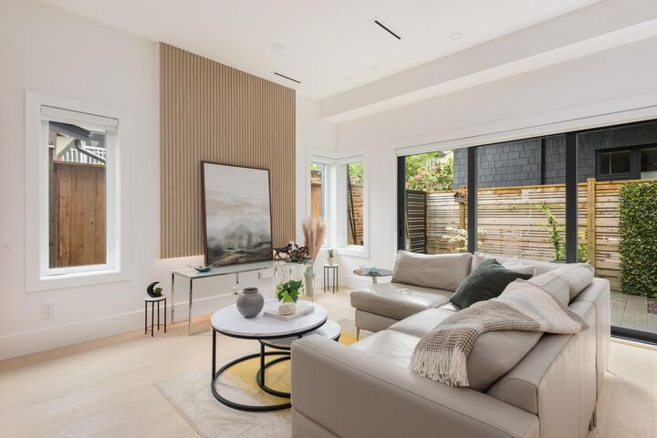 Property Photo: 371 E 33rd Avenue 5 BC V5V 2Z8