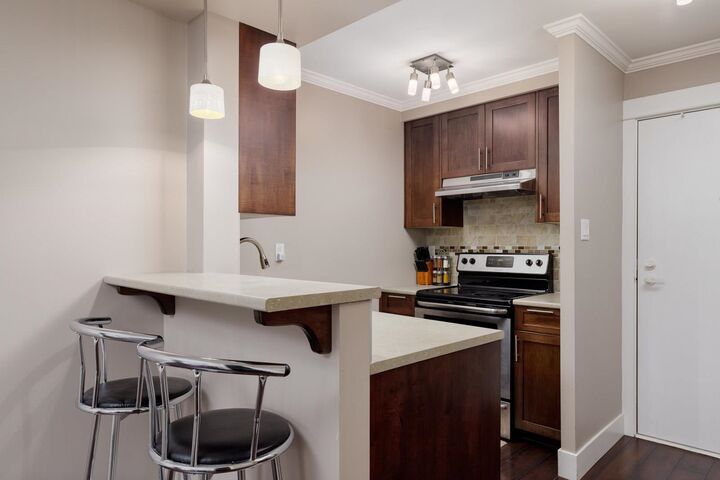 Property Photo:  1950 W 8th Avenue 303  BC V6J 1W3 