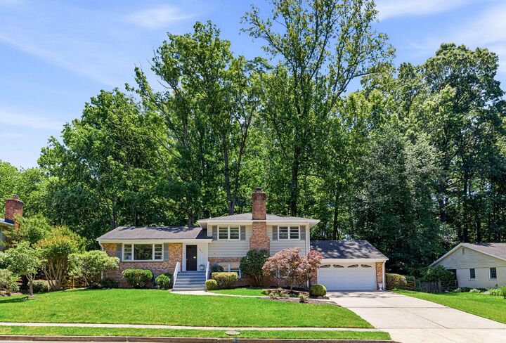 Property Photo:  2519 E Meredith Drive  VA 22181 