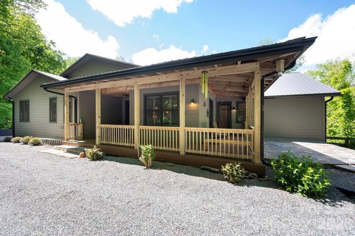 Property Photo: 592 Susanna Cove Road NC 28754