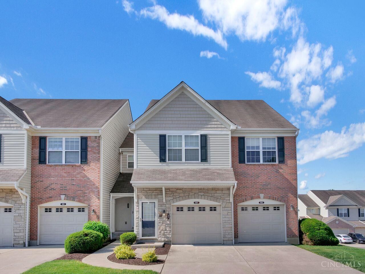 Property Photo: 955 Crossing Pointe OH 45231