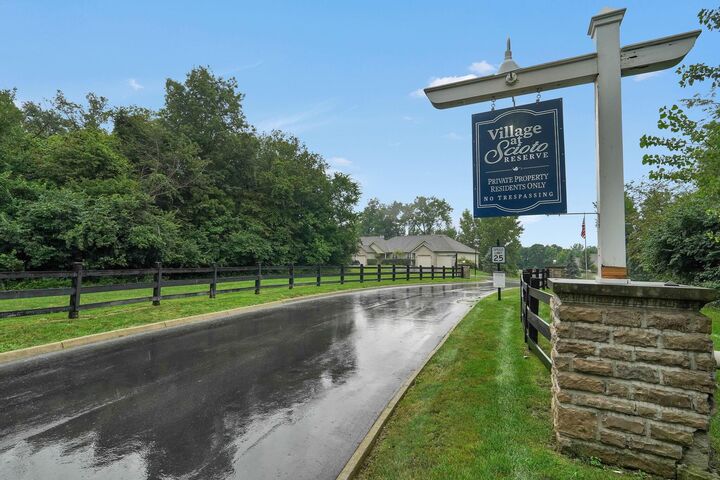 Property Photo:  8039 Farm Crossing Circle  OH 43065 