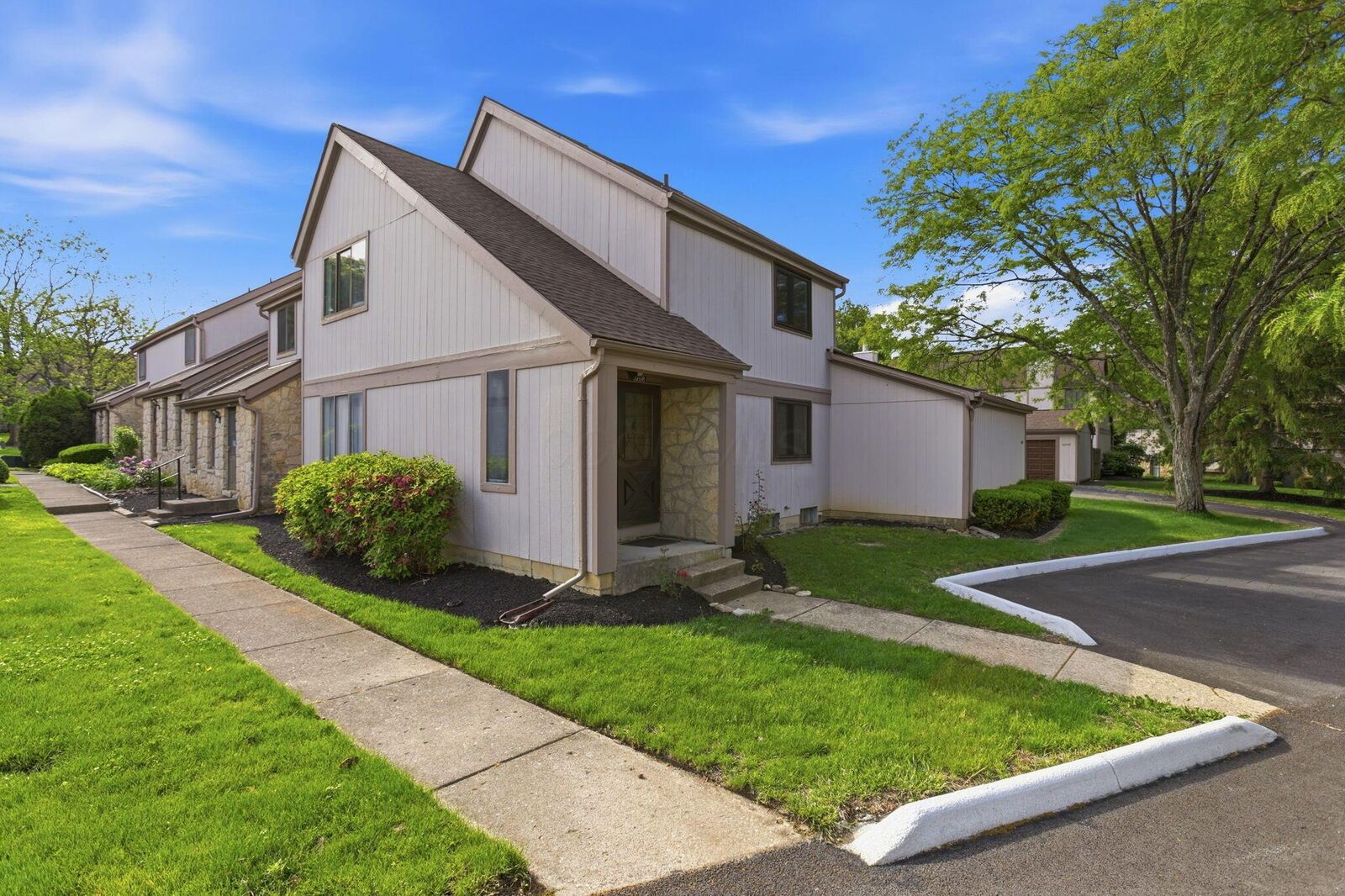 Property Photo: 6258 Braiden Court OH 43213