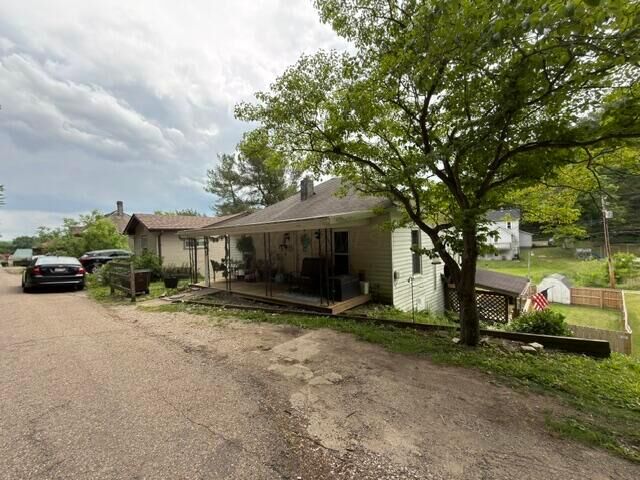 Property Photo:  685 N Walnut Street  OH 43138 