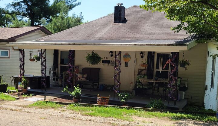 Property Photo:  685 N Walnut Street  OH 43138 