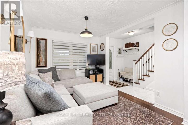 Property Photo:  140 Ascot Avenue  ON M6E 1G4 