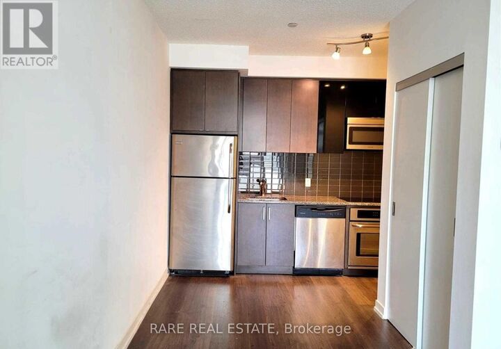 Property Photo:  89 Dunfield Avenue 638  ON M4S 0A4 