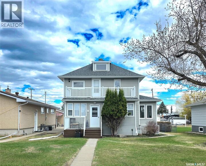 Property Photo:  142 10th Avenue W  SK S0A 2P0 