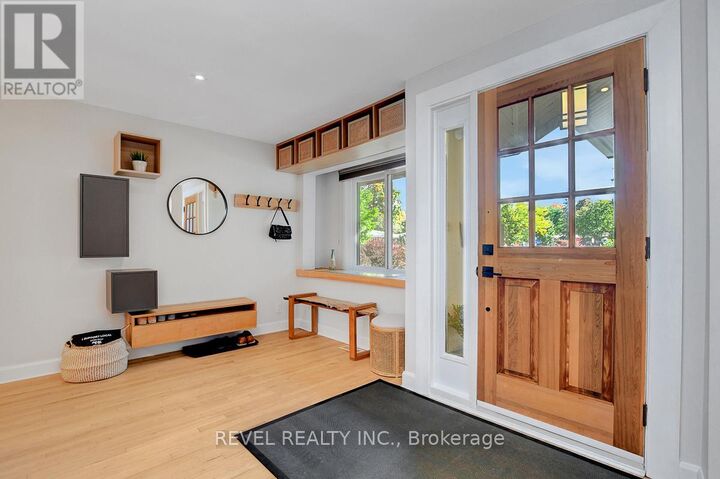 Property Photo:  353 Mountbatten Avenue  ON K1H 5W2 