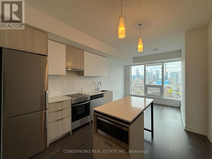 Property Photo:  203 College Street 1401  ON M5T 0C8 