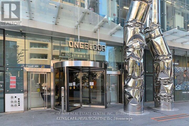 Property Photo:  1 Bloor Street 5107  ON M4W 1A9 