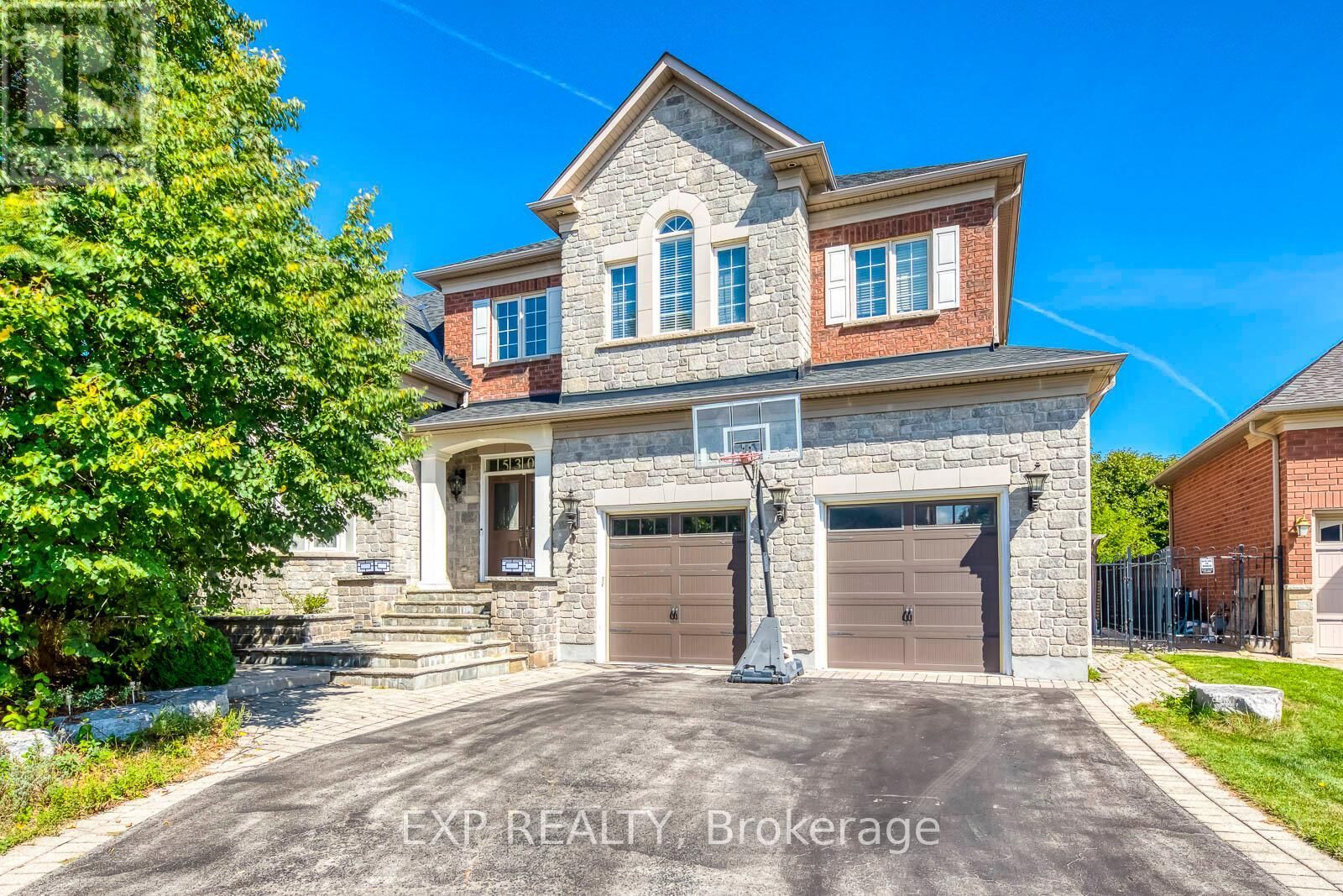 Property Photo:  530 Golfview Court  ON L6M 4W6 