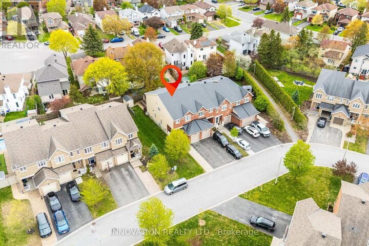 Property Photo:  372 Kingbrook Drive  ON K2M 0G2 