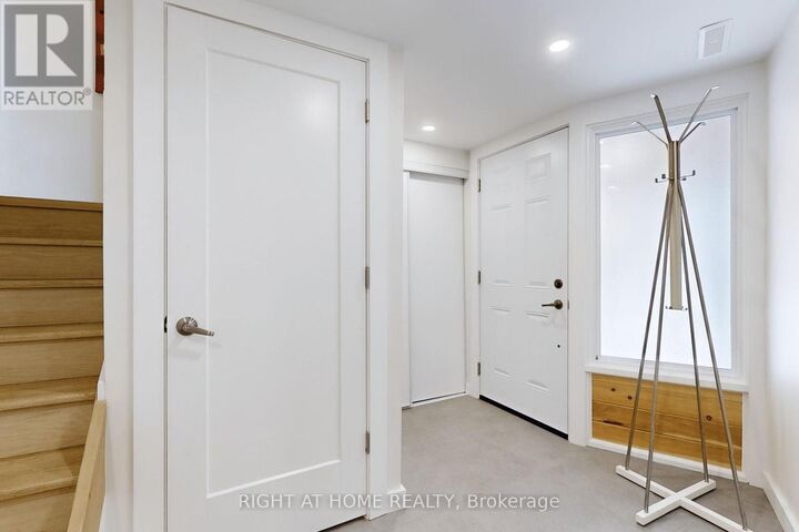 Property Photo:  400 Bloor Street 6  ON L5A 3M8 