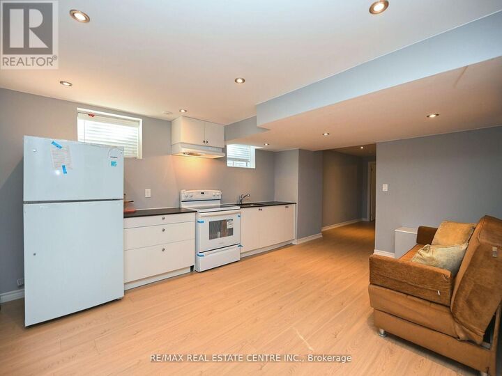 Property Photo:  1 McCandless Court  ON L9T 2C4 