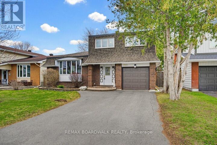 Property Photo:  1703 Fieldstone Crescent  ON K1C 1R6 