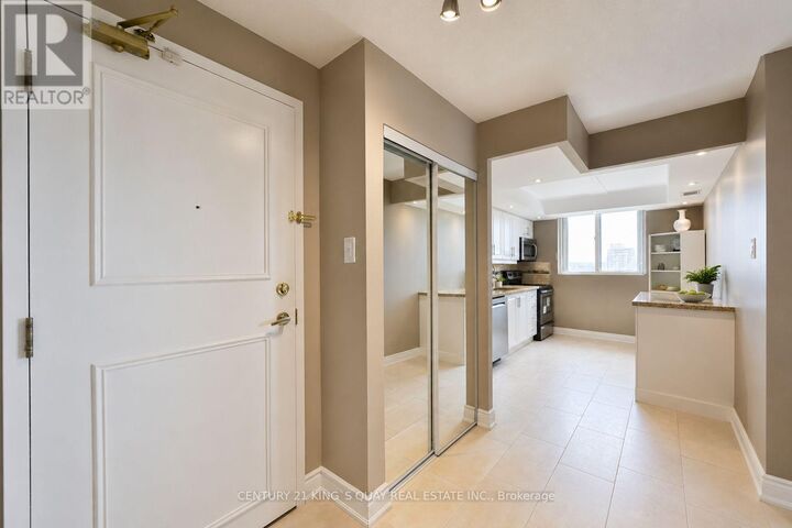 Property Photo:  115 Hillcrest Avenue 904  ON L5B 3Y9 