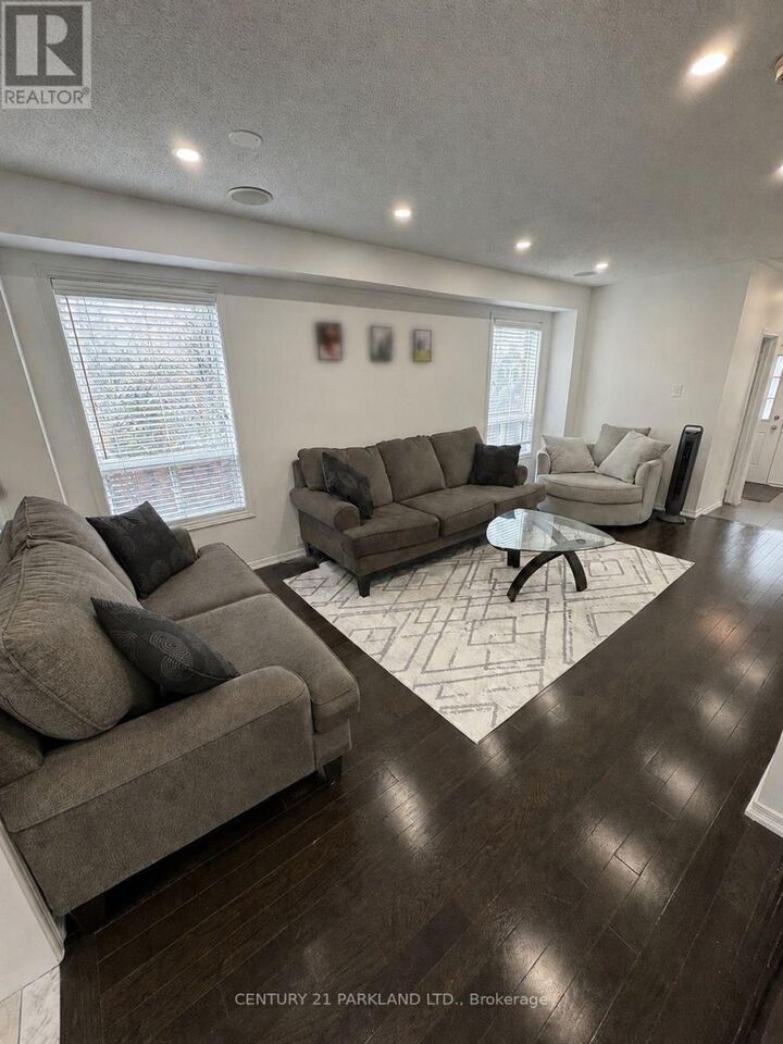 Property Photo:  80 Northway Avenue  ON L4A 0T7 