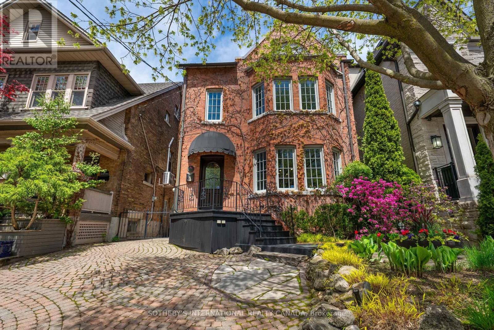 Property Photo:  34 Belsize Drive  ON M4S 1L4 