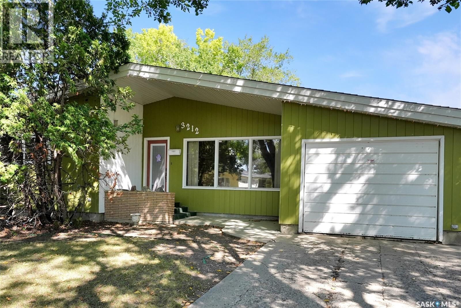 Property Photo:  3212 L'Arche Crescent  SK S4S 5V8 