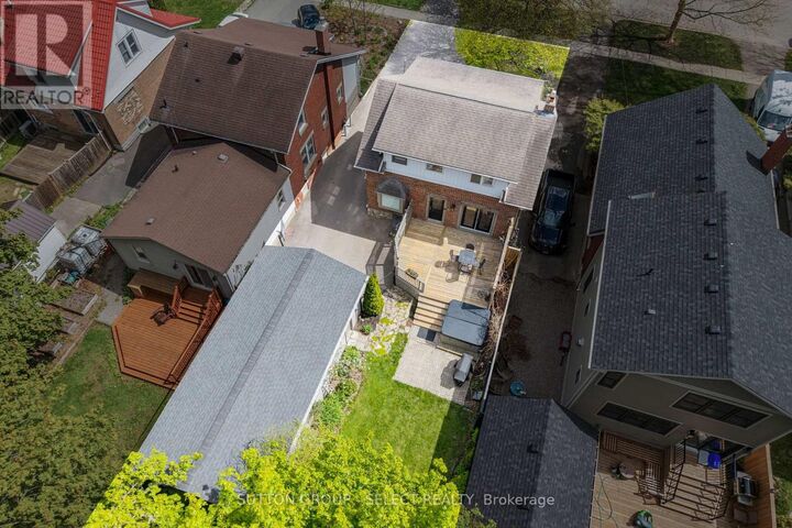 Property Photo:  442 Victoria Street  ON N5Y 4A9 