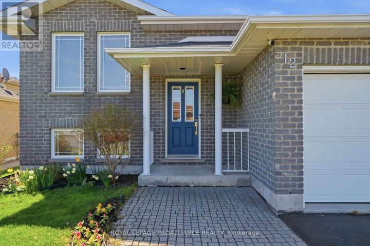 Property Photo: 12 Ridgeview Lane ON K8V 5P8