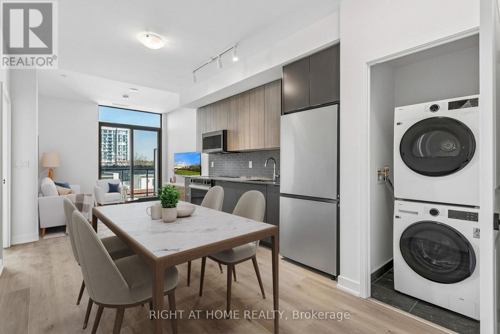 Property Photo:  2075 Lakeshore Road 402  ON L7R 1E2 