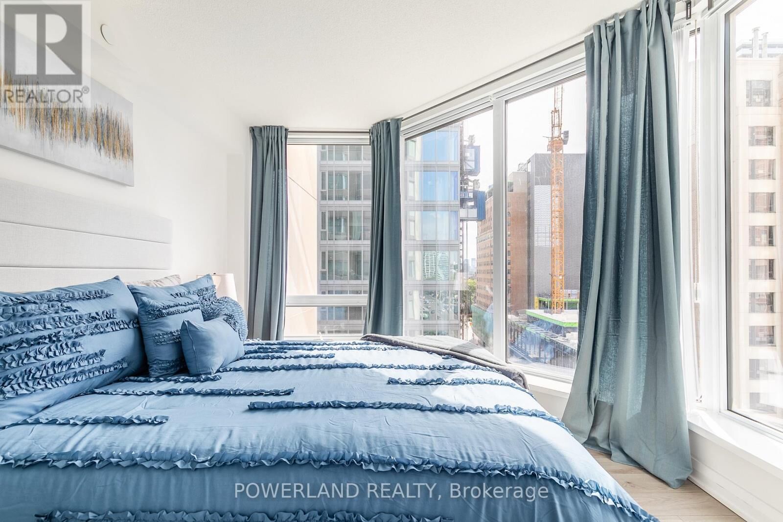 Property Photo:  155 Yorkville Avenue 814  ON M5R 0B4 