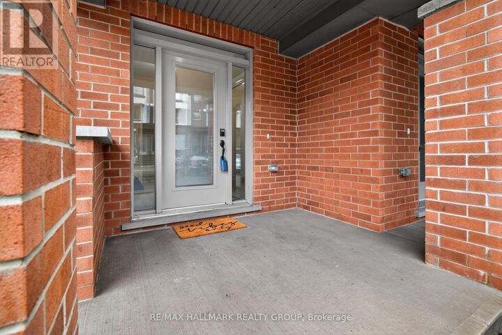 Property Photo:  805 Kiniw Private  ON K1K 4Z4 
