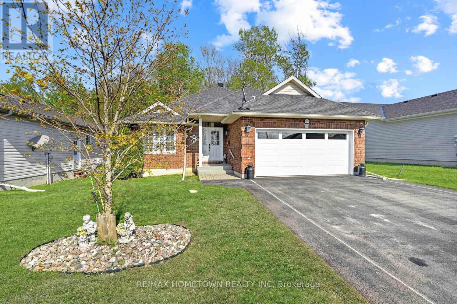 Property Photo:  1079 Shearer Drive  ON K6V 7K1 