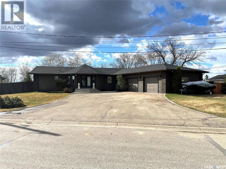 Property Photo: 408 Macdonald Street SK S0E 1E0