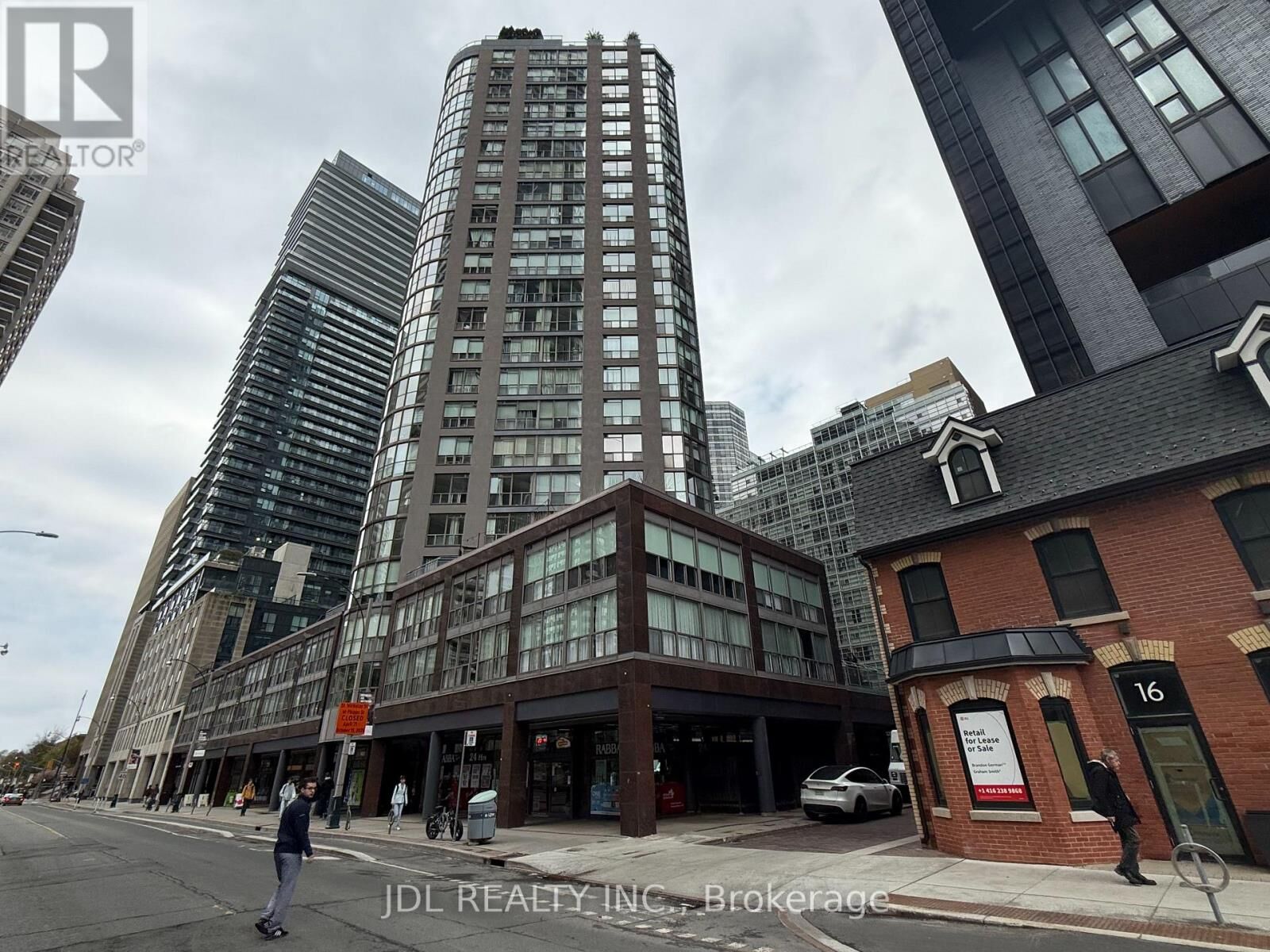 Property Photo:  24 Wellesley Street West 2002  ON M4Y 2X6 
