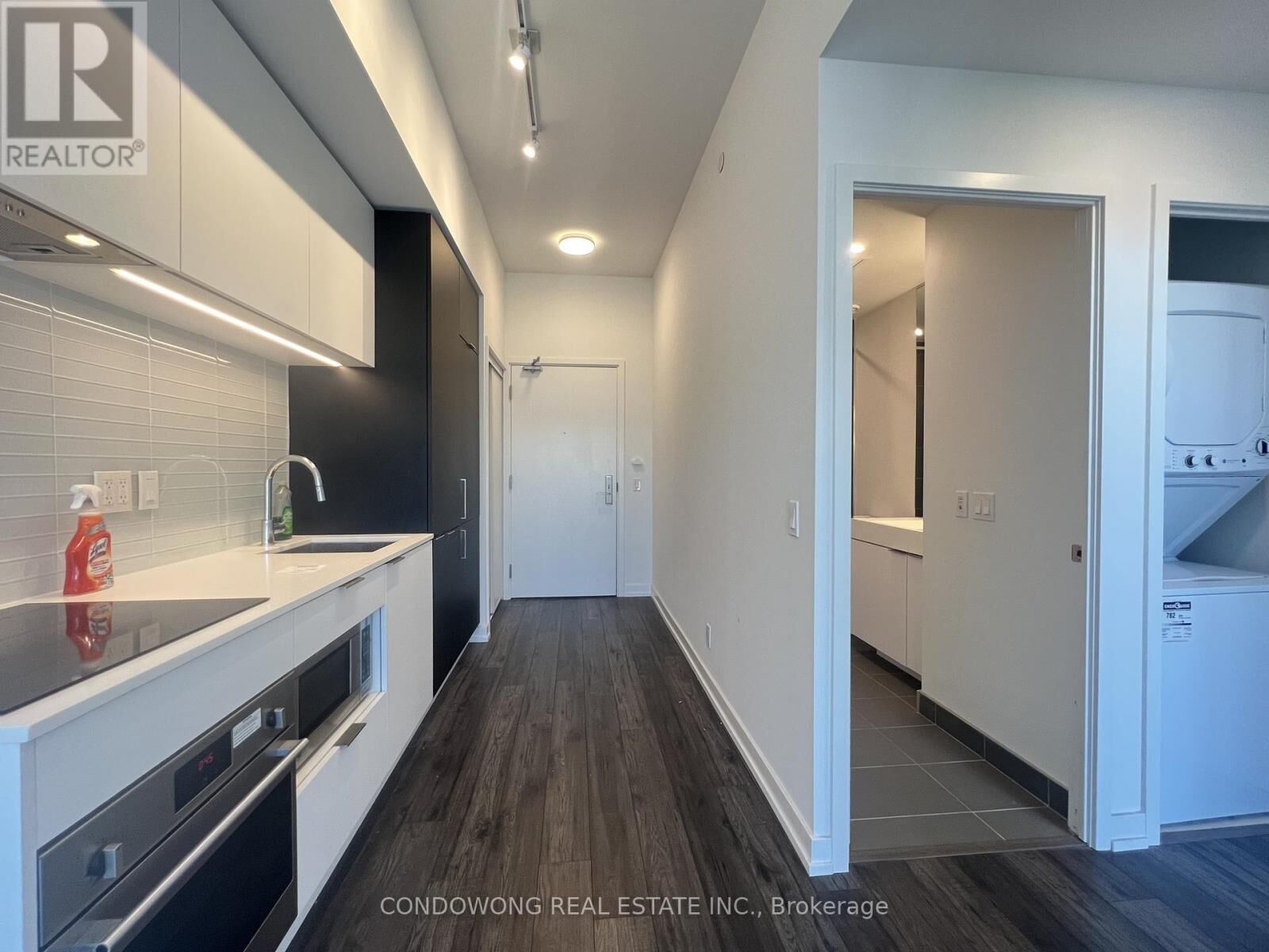 Property Photo:  33 Helendale Avenue 1111  ON M4S 3H7 