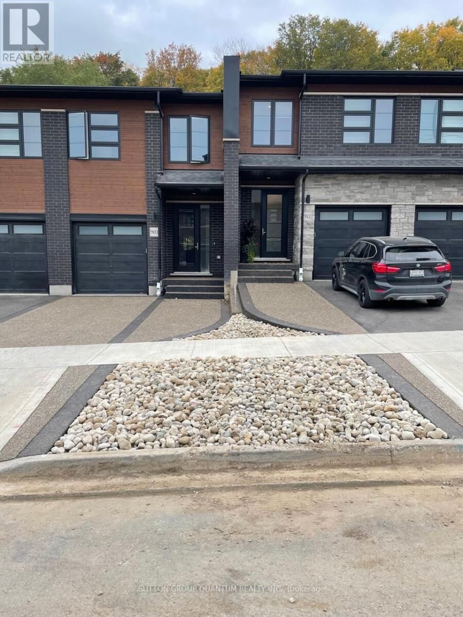 Property Photo: 912 Robert Ferrie Drive ON N2R 1P2