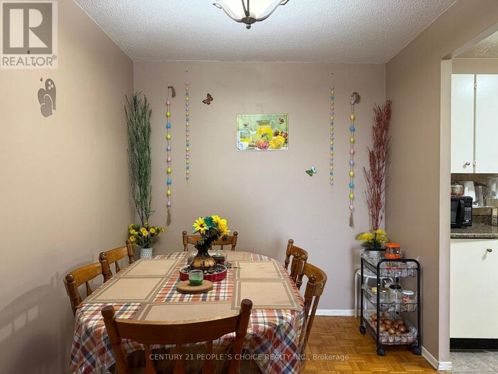 Property Photo: 2121 Roche Court 725 ON L5K 2C7