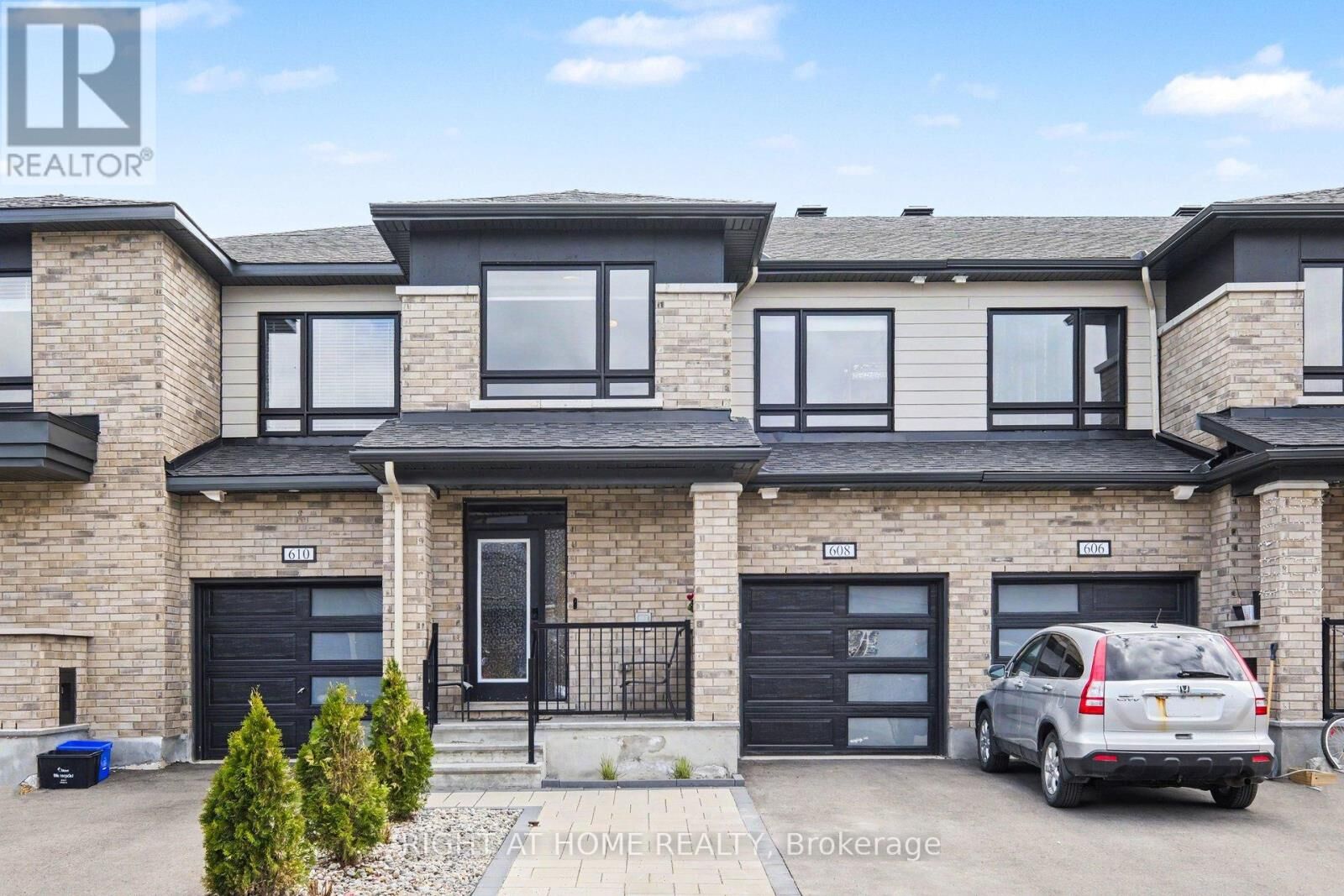 Property Photo:  608 Fenwick Way  ON K2J 7E5 