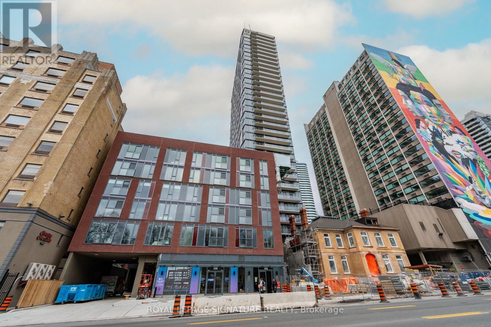 Property Photo:  308 Jarvis Street 1304  ON M5B 0E3 