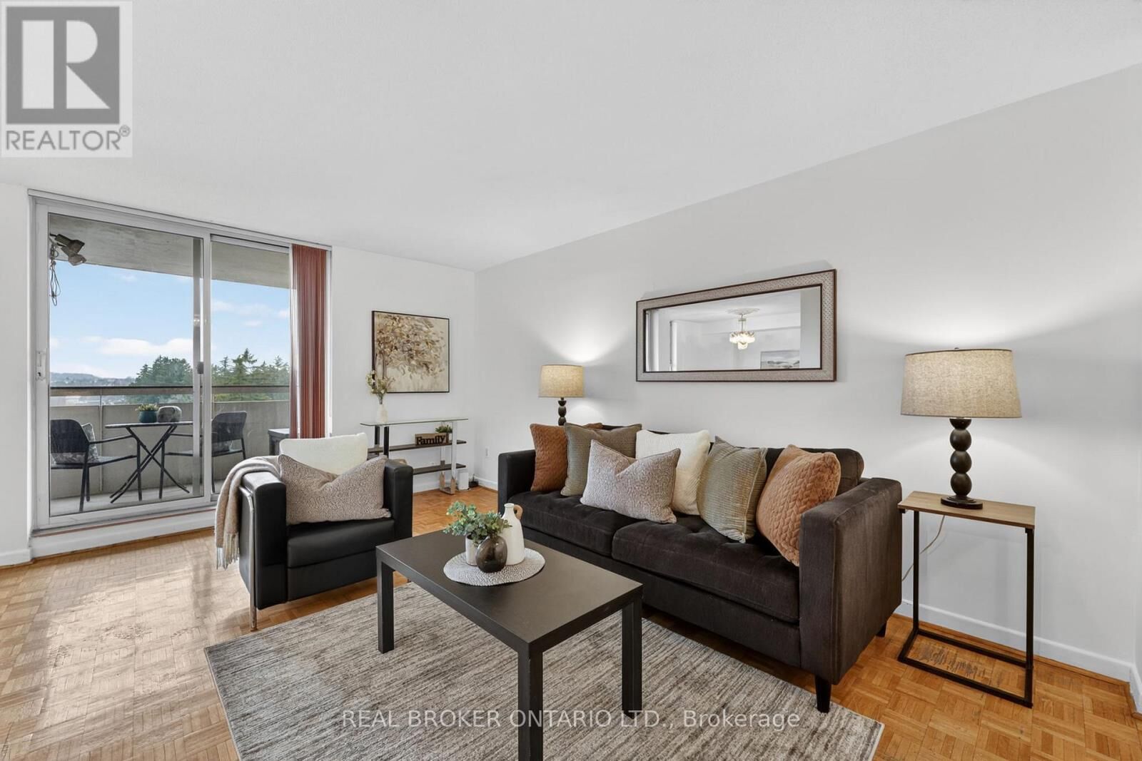 Property Photo:  80 Inverlochy Boulevard 901  ON L3T 4P3 