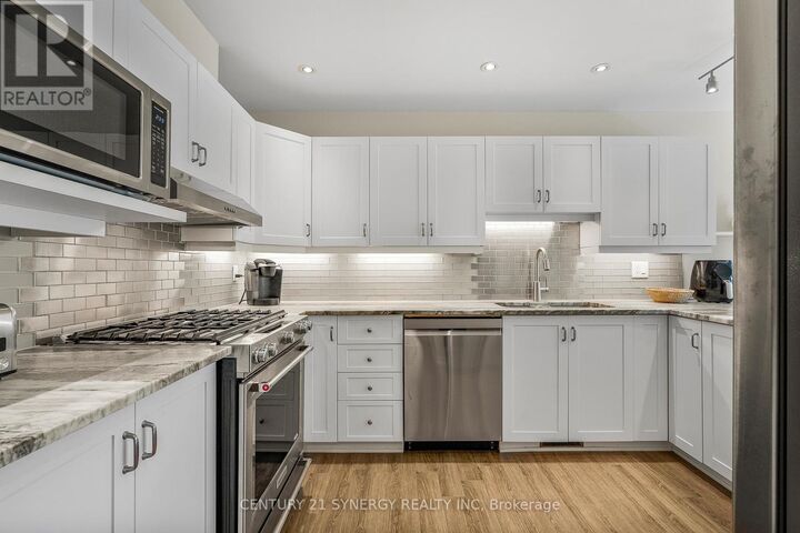 Property Photo: 32 Innesbrook Court 16 ON K2S 1C7